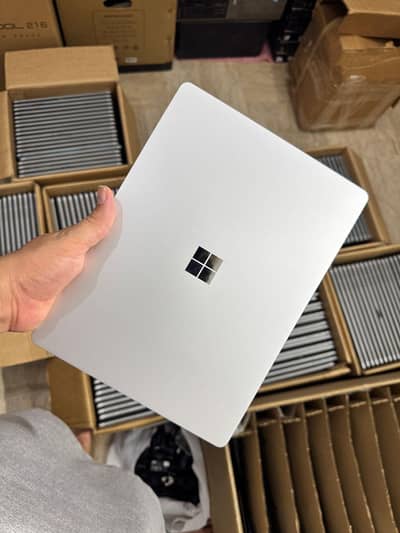 Surface Laptop go 10th generation 10/10 clean piece deal