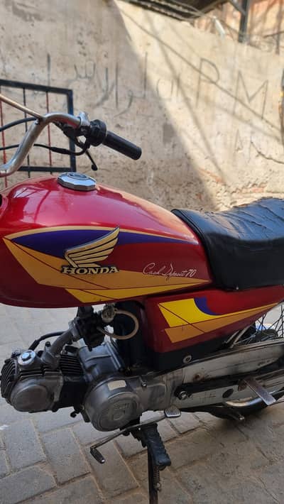 CD 70 2003 OLD IS GOLD