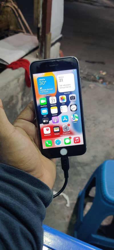 iphone 6 plas 128 GB with box my WhatsApp number 0325/22/61/268