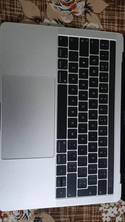 Macbook Pro 13 inch | 16gb | 512gb |i7