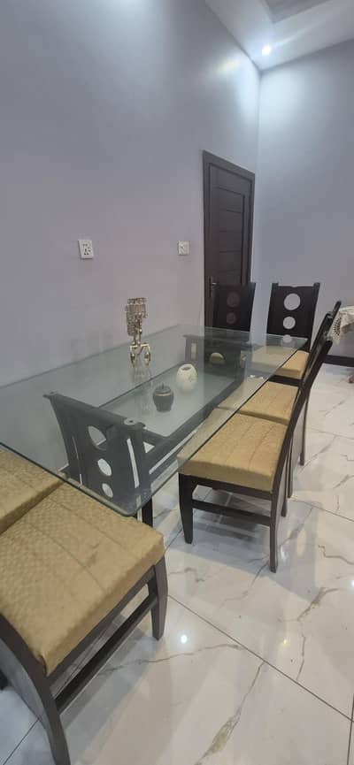 Dinning Table with 6 chairs in very good condition.