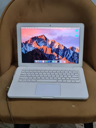Apple Macbook pro 2010, 9GB /256GB