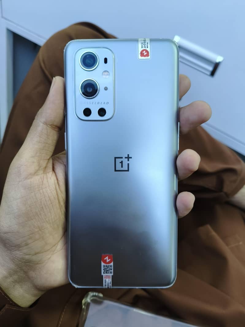 one plus 9pro 10/10 condition 0