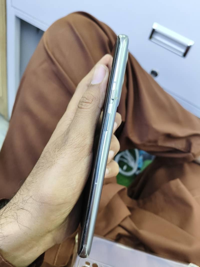 one plus 9pro 10/10 condition 4