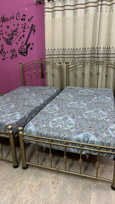 2 Single beds with mattress molty foam