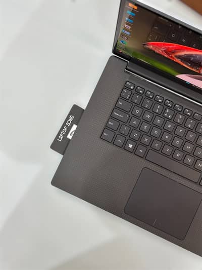 Dell XPS 15 9570 | Core i9 (8th Gen) | 4GB GTX 1050Ti | 16GB RAM