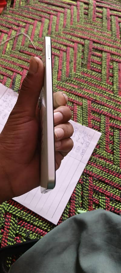 Daba charge sab khuch ha.  fingers front par ha