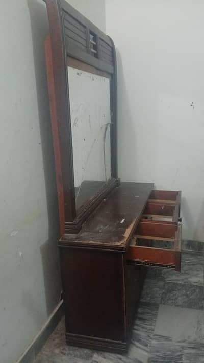 Solid Wood Large Dressing Table – Antique Style (Urgent Sale)