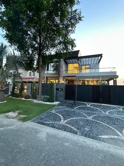 1 KANAL FULL HOUSE FOR RENT Facing Raya (DHA PHASE 6)