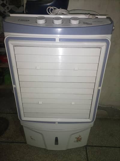 izon cooler for sale  in lahore  demand 20k  all OK  7month use just