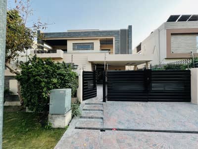 1 KANAL HOUSE FOR RENT _ DHA PHASE 5 HOT LOCATION