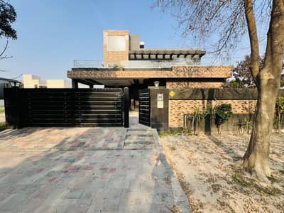 1 KANAL HOUSE WITH BASEMENT FOR RENT DHA PHASE 6 (HOT LOCATION)