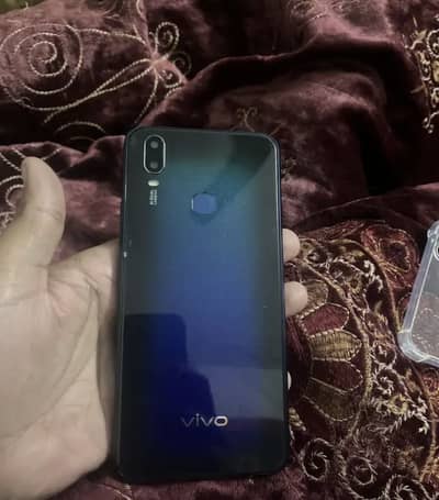I am selling vivo y 11 condition 10 by 9