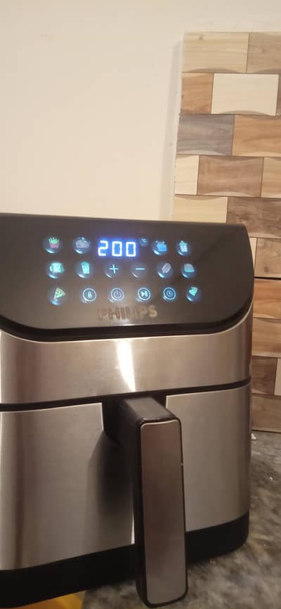 Philips Air Fryer with Digital Panel for sale.