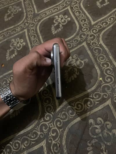 common 40 pro 1 month used full wranty ma ha number 03359915408