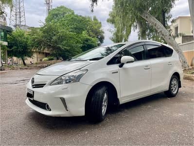 Toyota Prius Alpha 2012