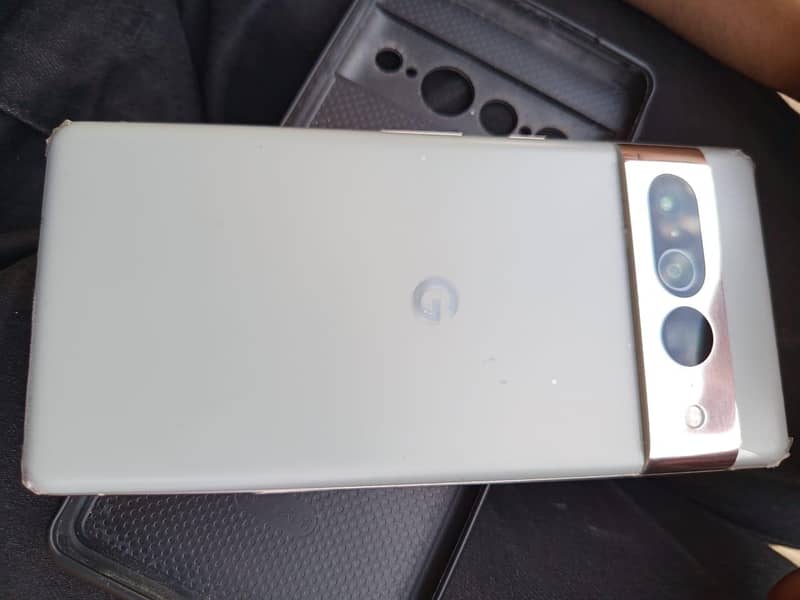 Google Pixel 7 Pro (Mint Condition) 4