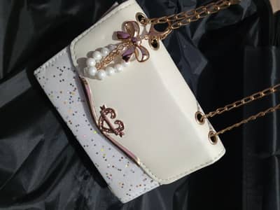 Elegant White Crossbody Handbag with Gold Chain