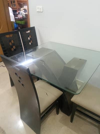 Dining table for 4 persons, sparingly used