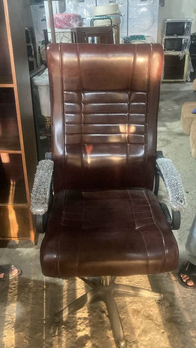 Used Executive Leather Office Chair – High Back (Revolving)