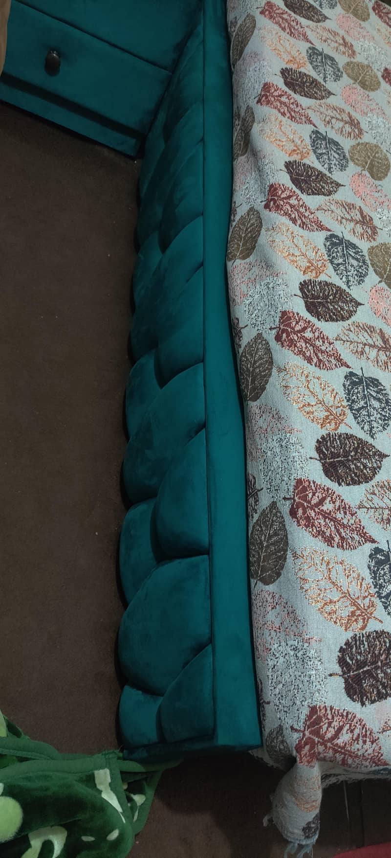 bed aur sofa aur side table 1