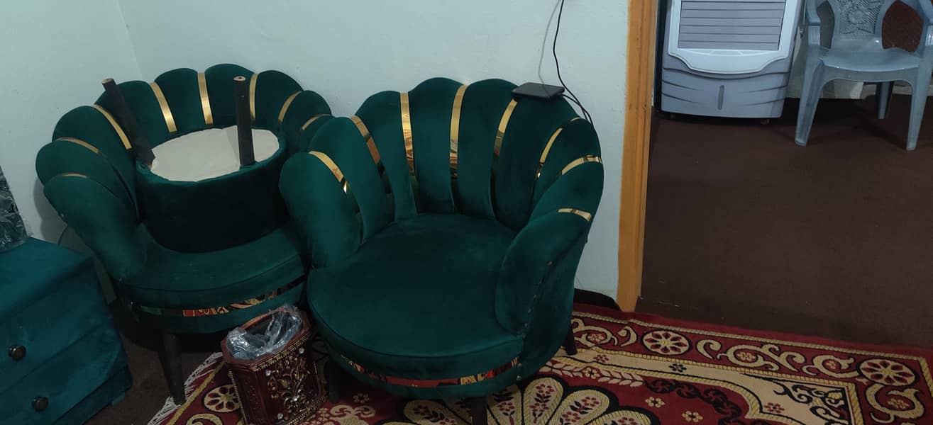 bed aur sofa aur side table 3