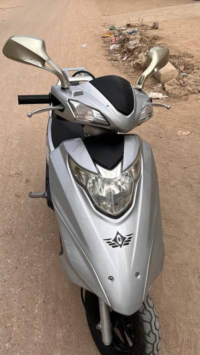 Super Star 100 cc Scooter / 2025 Model  /Unregistered/ Low Mileage
