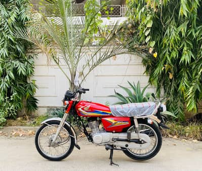 I am selling Honda CG125 2019Model total original New condition 2020