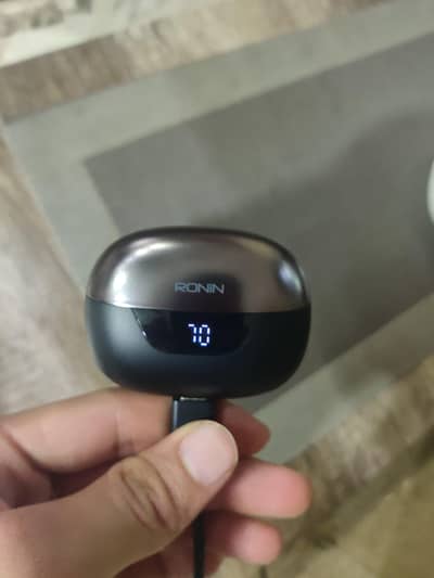 Ronin mystique 7010 earbuds only 2 days used need urgent money