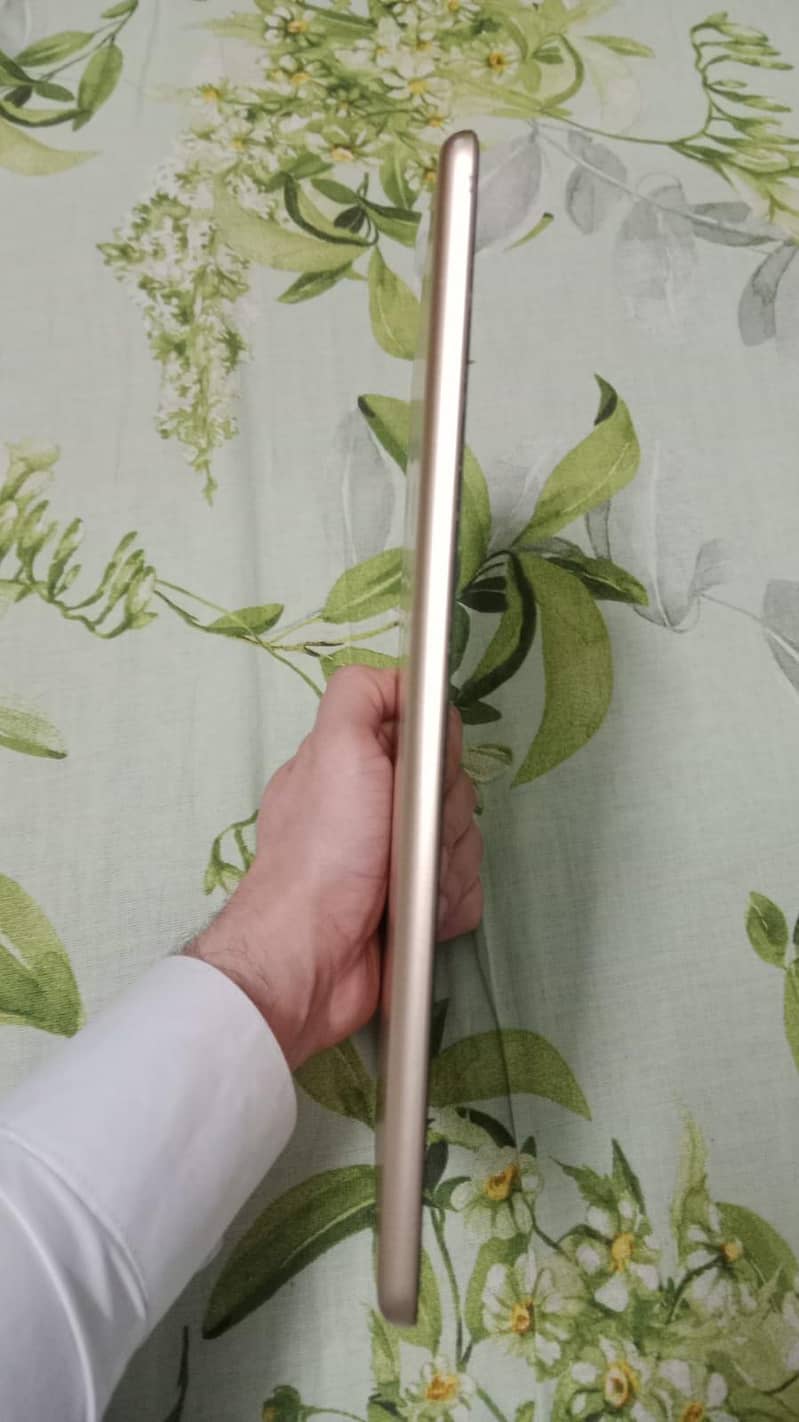 Ipad 5th Generation  tablet 3