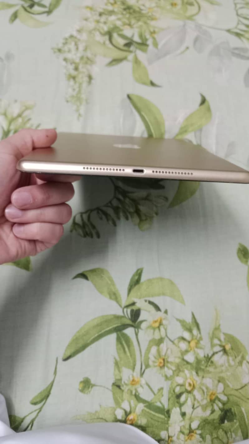 Ipad 5th Generation  tablet 4
