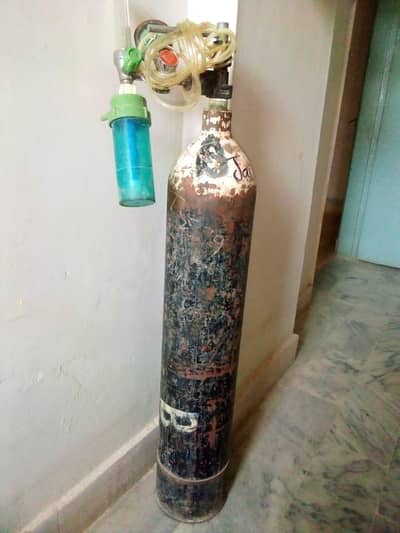 oxygen cylinder complete set.