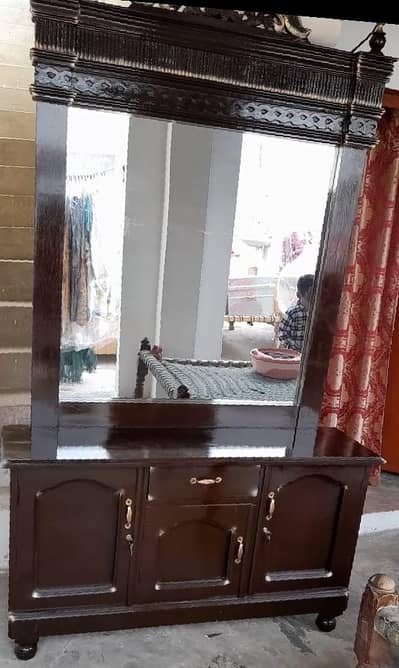 Dressings Table and almari or side tables New ha urgent sale krna h