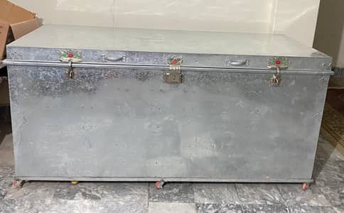 iron trunk/ sandok  with iron stand