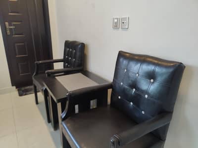 Rich black office chair and table