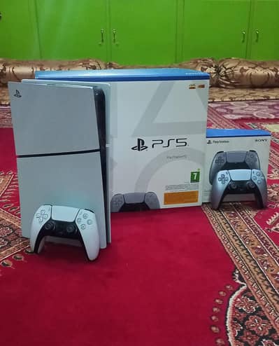 Ps5 slim 1tb 10/10 condition  with extra original silver controller