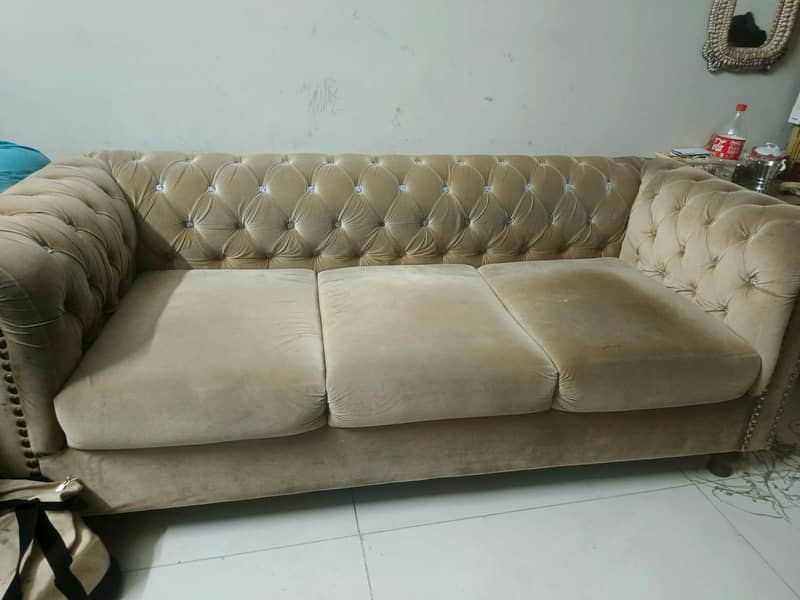 1 table or sofa set 2