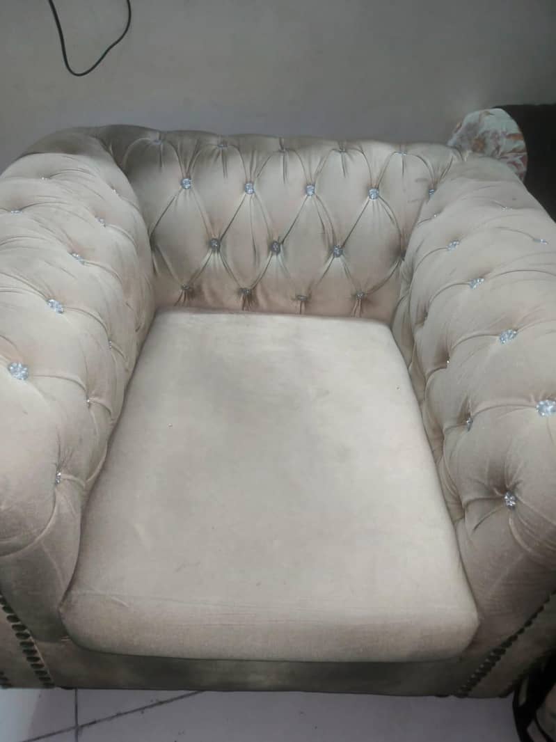 1 table or sofa set 3