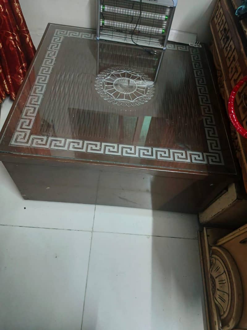 1 table or sofa set 4