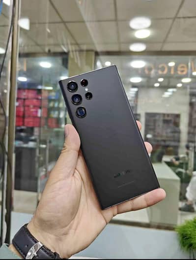 Samsung S22 ultra. . . .