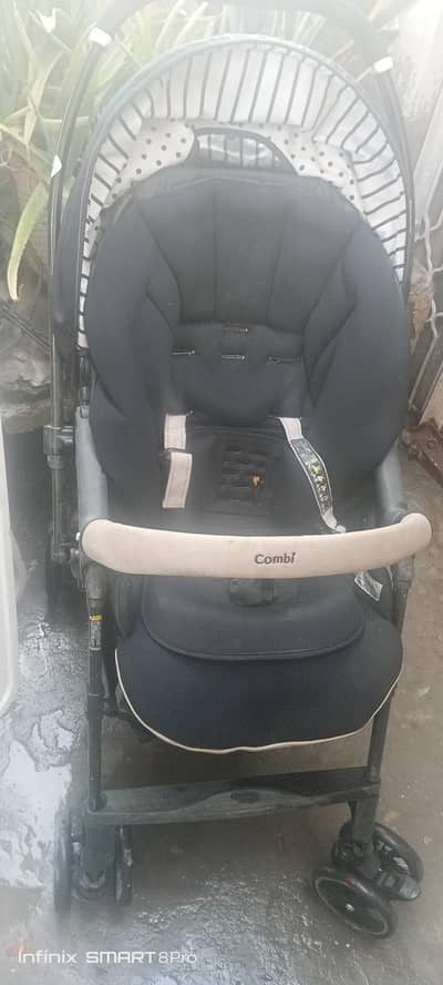 prime white and black beautiful prime 1 year used  comfortable and 3 i