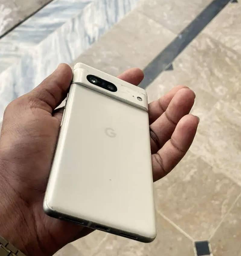 Google pixel 7. . . . . 1