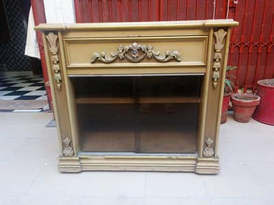 Deco paint wooden tv trolly in very good condition, size 36/22