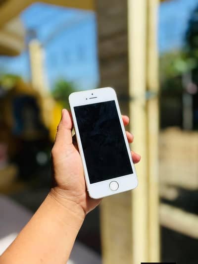 iPhone 5S PTA approved with box my WhatsApp number 03344591204