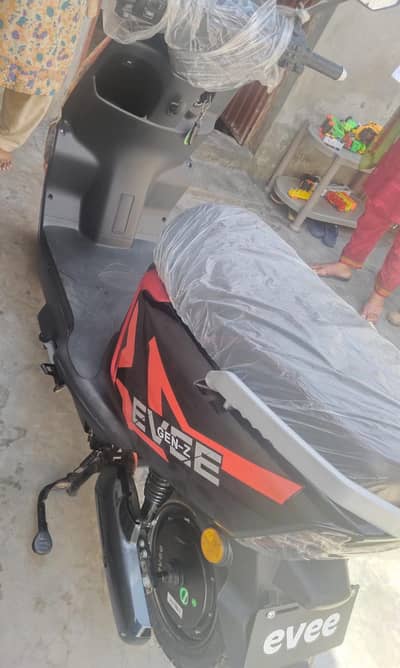 Evee electric Scooty sale krni hai number plate abi lagni hai