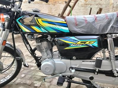 Honda CG125 in Black color Open letter