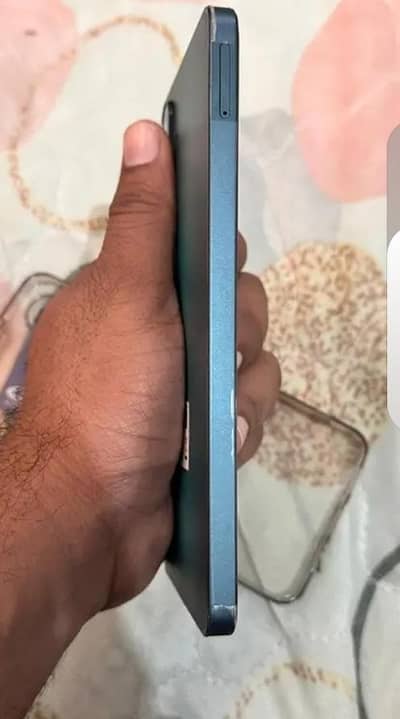 4/128   just Box open hai   whtsp 03098040773