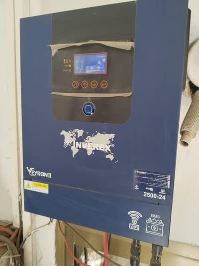 2.5 kw inverex inverter with box and warenty