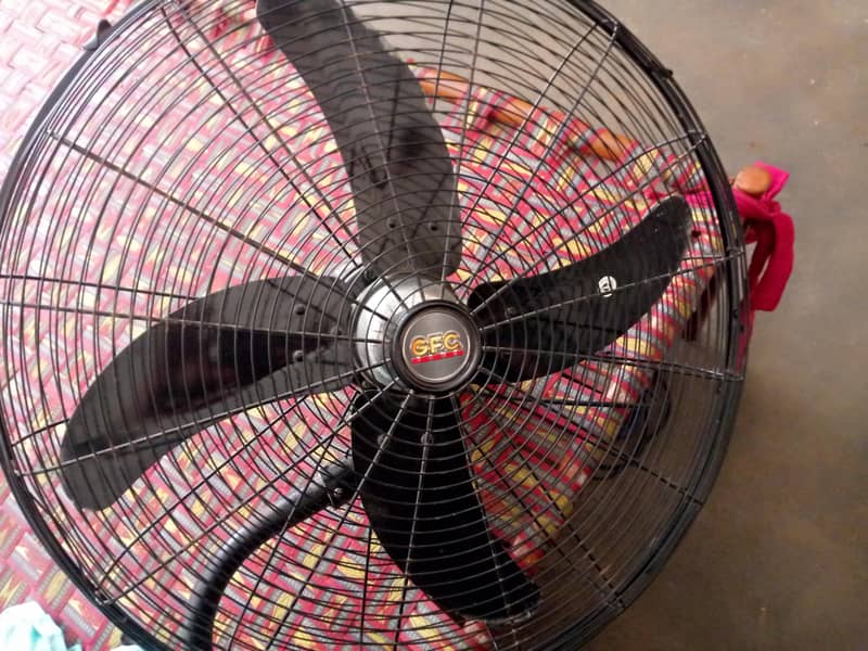 bracket fan 4