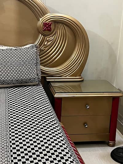 WOODEN BED SET EXCELLENT CONDITION